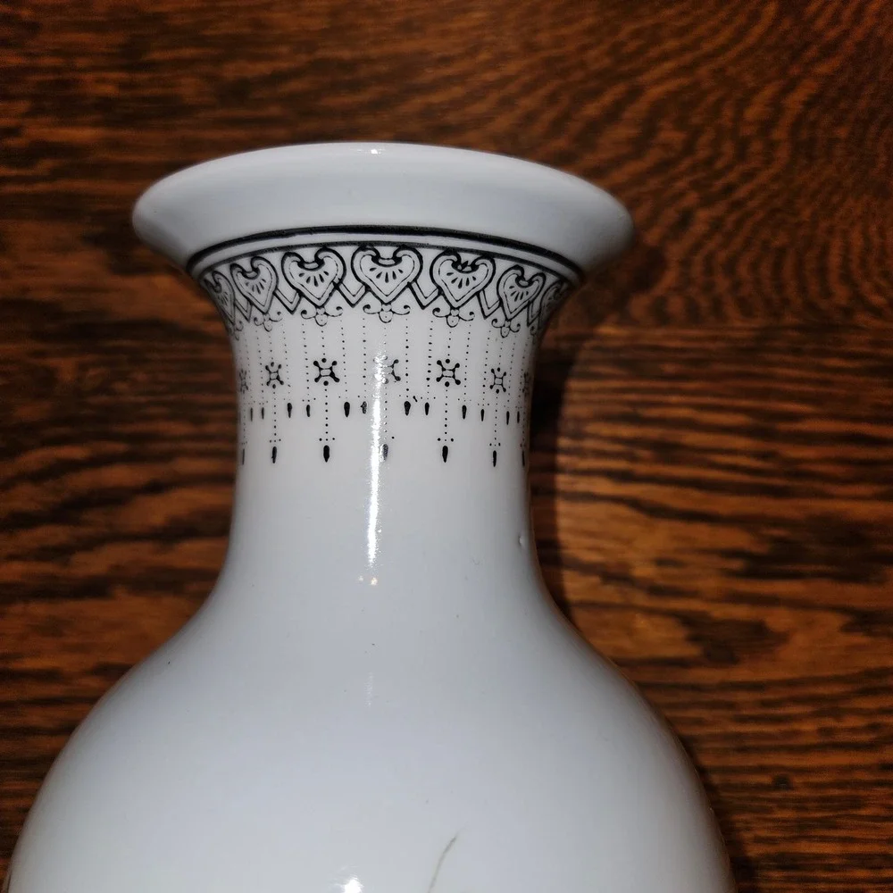 Vintage Jingdezhen Chinese Porcelain Bud Vase Birds and Flowers White 10‎ Inch